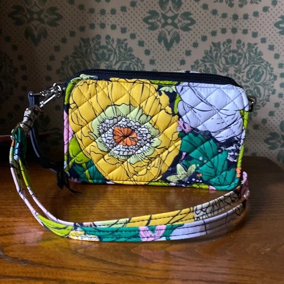 πHPπ NWT Vera Bradley RFID All in One Crossbody: Bloom Boom - Picture 1 of 14